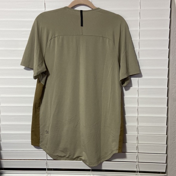 Men lululemon shirt - Picture 4 of 6